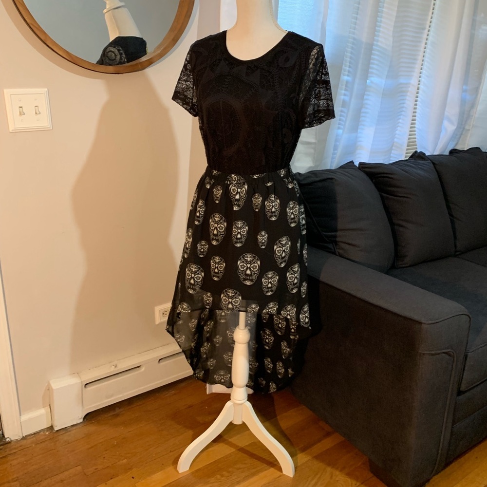 H&M Divided Hi-Low Skull Pattern Skirt